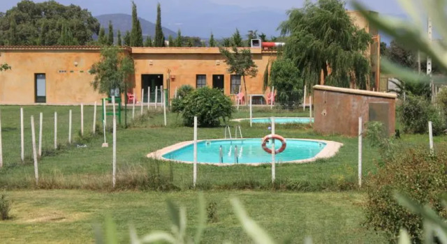 Granja Escola La Perdiu - Hostel, Book Hostel Hotels in Cabanes with a Pool, Swimming Pool