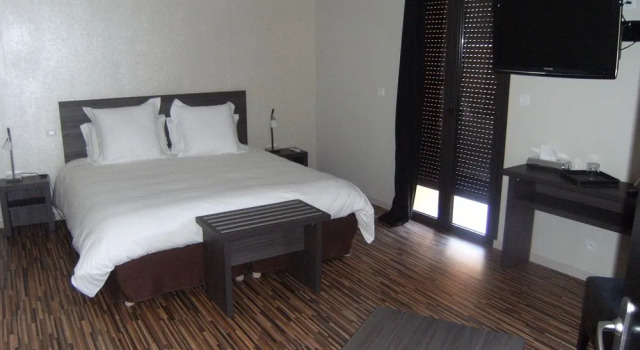 BHB Art Hôtel, Rezervovat Hotel Hotely v Bagnols-sur-Ceze s parkováním, Parkování