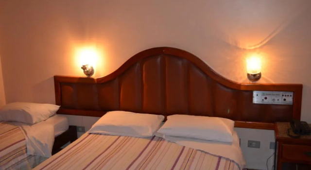 Люкс Reinales Plaza Hotel