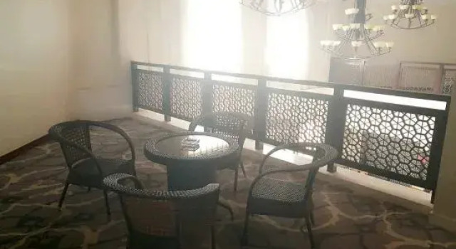 Yancheng Riyuehu Holiday Hotel, Prenota Hotel Hotel a Jiangsu con parcheggio, Parcheggio