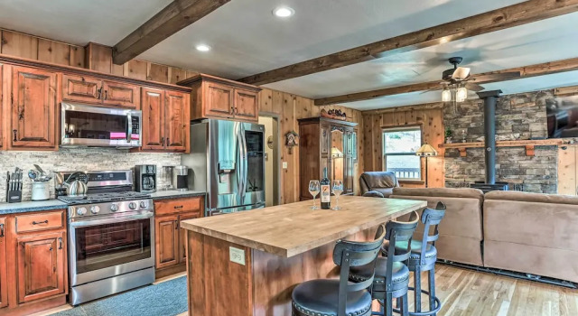 Коттедж Rustic Oakhurst Retreat < 4 Mi to Bass Lake!