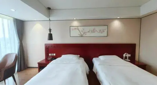 Кровать в общем номере (мужской номер) Linyuan Hotel