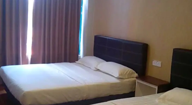 Трёхместный номер Deluxe M Empire Motel