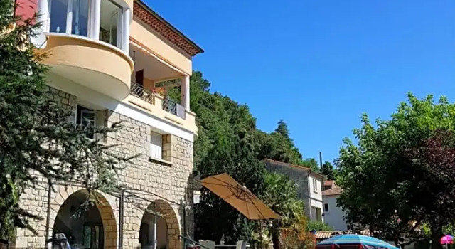 Ma promesse, Rezerwuj Hotel Hotele w Owernia z parkingiem, Parking