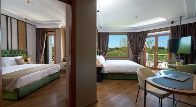 Standardowy rodzinny pokój i balkonem Royal Hotel