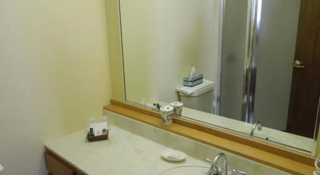 Четырёхместный номер Standard Guest Quarters at The Bridges Golf Club