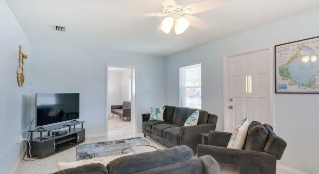 Waterfront Okeechobee Getaway w/ Backyard Dock!