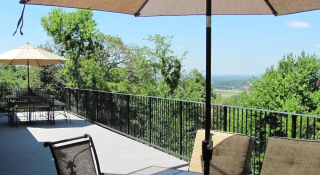 Апартаменты Beautiful Central Fayetteville Townhome w/ Views!