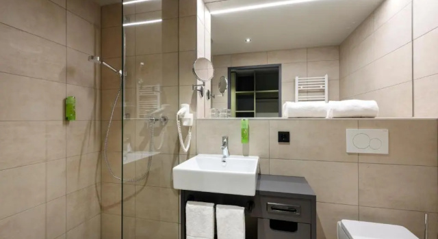 Четырёхместный номер Standard JUFA Hotel Laterns - Klangholzhus