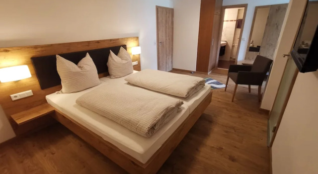 Полулюкс с балконом и с красивым видом из окна Hotel Grüner Baum mit Restaurant & Wellness