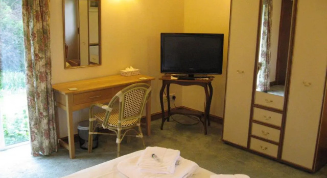 Апартаменты The Red Lion Hotel