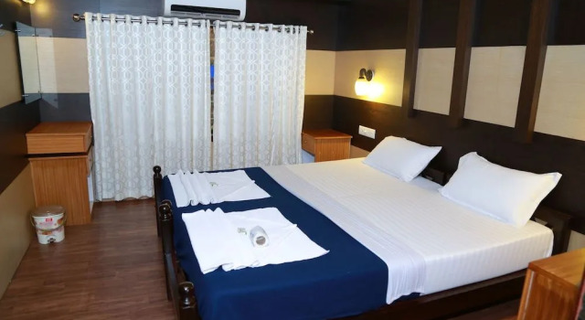 Tharangini Houseboats