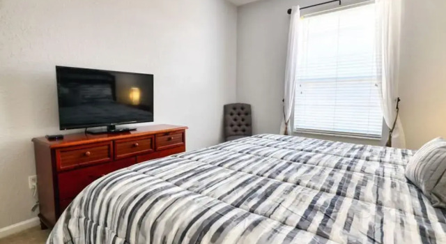 3 Bed Windsor Hills Condo Kids Themed Room Balcony