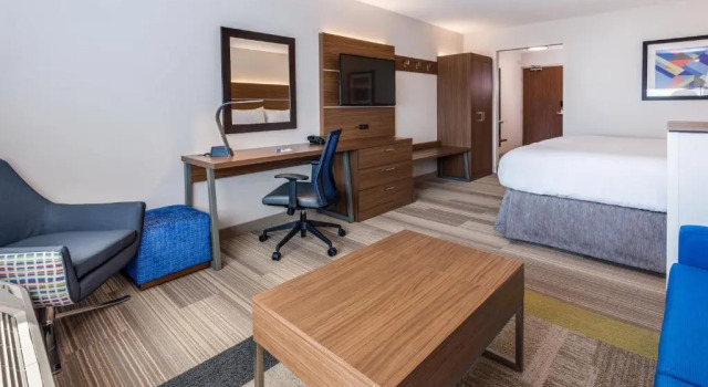 Люкс Standard Holiday Inn Express & Suites - Rice Lake by IHG