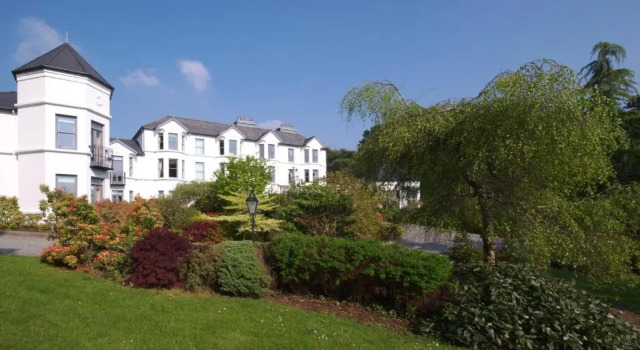 Полулюкс Seaview House Hotel