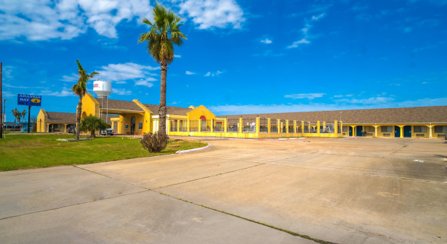 Aransas Bay Inn & Suites Corpus Christi by OYO, Забронировать Отель Отели Аранзас Пасса с бассейном, Бассейн