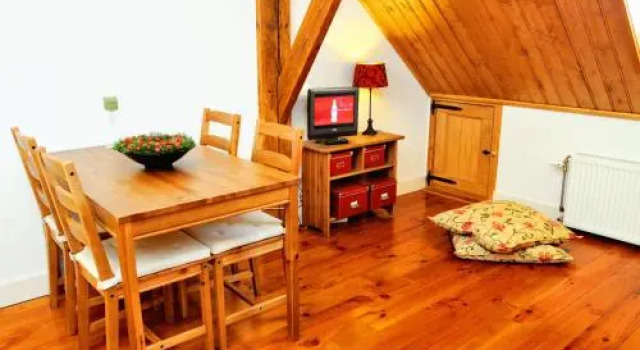 B&B Hofstede De Groote Laar, Rezerwuj Bed and Breakfast Hotele w Veluwe z parkingiem, Parking