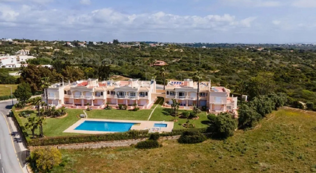 Коттедж 11 Marinha Two Bedroom Apt at Praia do Marinha