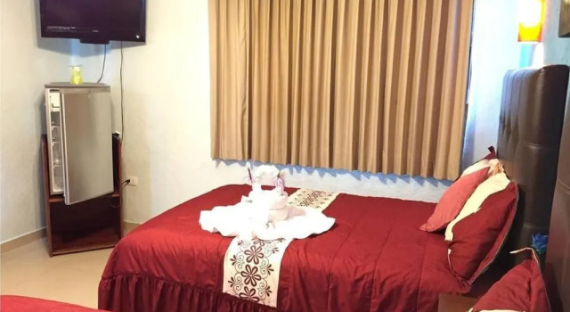 Четырёхместный номер Premium с балконом и с видом на город Hotel Isleño