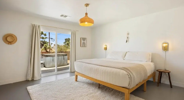 Bonanza In The Desert - Pool, Hot Tub, Grill 3 Bedroom Home by RedAwning