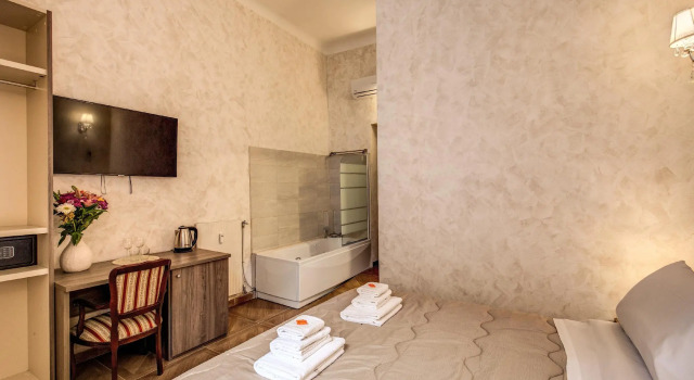 AMICI GUESTHOUSE, Забронировать Гостевой дом Отели Рима с парковкой, рядом с Станция метро Manzoni, Парковка