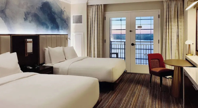 Четырёхместный номер Standard с балконом Gaylord National Resort & Convention Center
