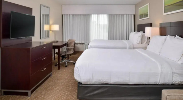 Четырёхместный номер Standard Holiday Inn Express Hotel & Suites Lafayette by IHG