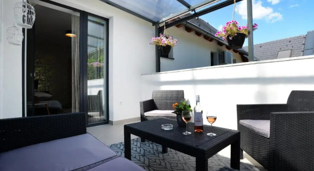 Апартаменты с видом на сад ONE Luxury Suites Eger