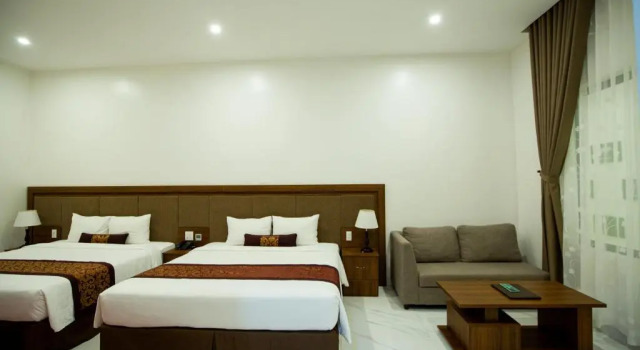 Четырёхместный номер Deluxe Nhat Quang Hotel