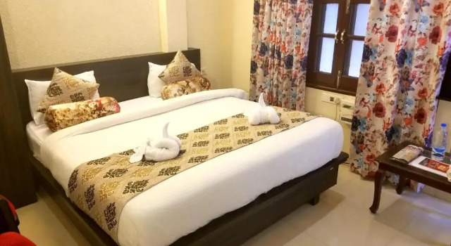 Двухместный номер Deluxe с балконом Hotel Krishnas Near Golden Temple