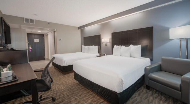 Четырёхместный номер Standard Coast Nisku Inn & Conference Centre
