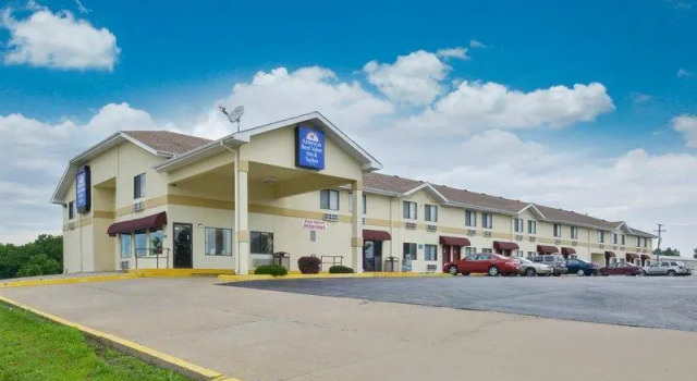 Кровать в общем номере Americas Best Value Inn & Suites Harrisonville