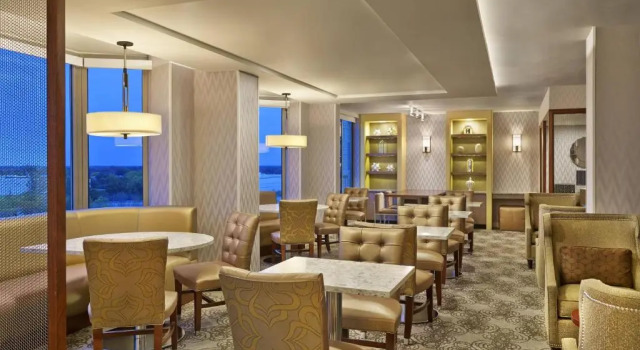 Клубный люкс Sheraton Suites Chicago Elk Grove