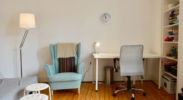 Central 2 Bedroom Flat in Edinburgh, Забронировать Отель Эдинбург Midlothian, рядом с Национальный музей Шотландии