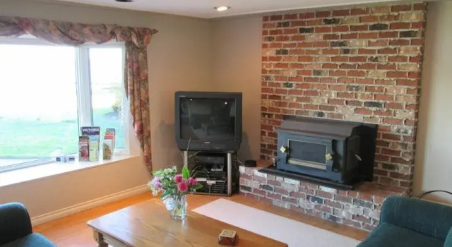 Royal Roads Oceanfront Vacation Rental, Забронировать Отель Колвуд South Vancouver Island