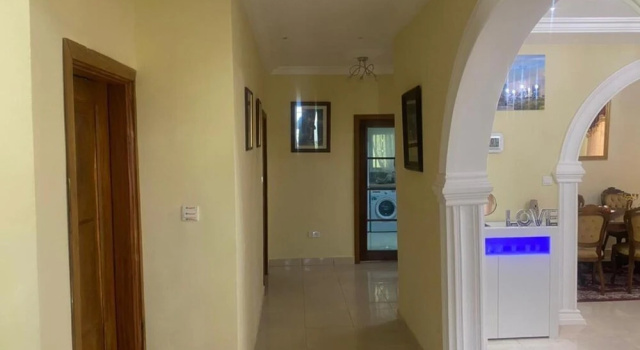 Вилла с балконом 4bed Villa Sleeps 8 - Wifi, Parking, Garden