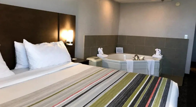 Люкс Country Inn & Suites by Radisson, Mt Pleasant-Racine West, WI