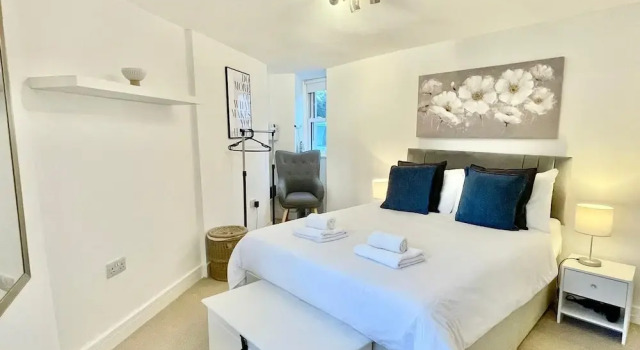 Modern 2 Double Bedroom-Free Parking, Buchen Sie Hotel Winterbourne England