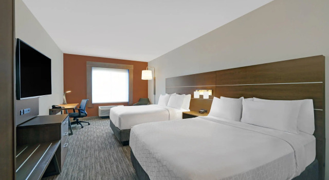 Четырёхместный номер Standard Holiday Inn Express Newport by IHG