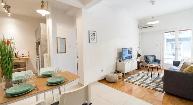 1 KM from The Acropolis 1 Bedroom Apt Netflix And Washing Machine, Забронировать Отель Афины Острова Саронического залива - Аттика, рядом с Холм Филопаппос