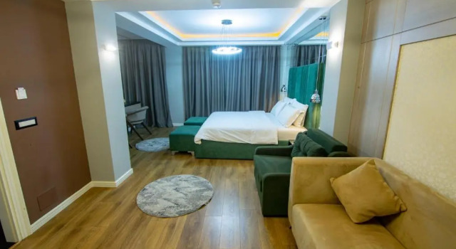 Tree Hotel, Забронировать Отель Отели Корчи с завтраком, Завтраки