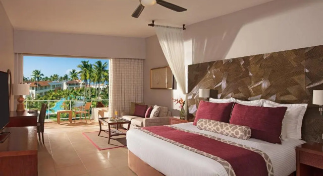 Номер Deluxe с видом на бассейн Dreams Royal Beach Punta Cana - All Inclusive