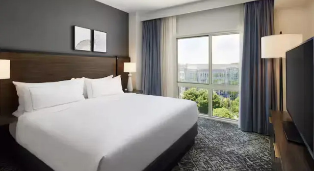 Номер Executive Hilton Charlotte Airport Hotel