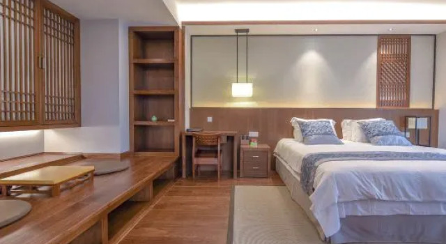 Люкс с балконом и с видом на реку Yangshuo Mountain River Ballad Hotel