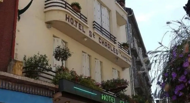 Hotel Saint Charles, Rezervovat Hotel Hotely v Hautes-Pyrénées s parkováním, Parkování