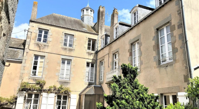 LHotel de Hercé Chambre dHote, Забронировать Отель Майенн Земли Луары, рядом с Office de Tourisme du Pays de Mayenne