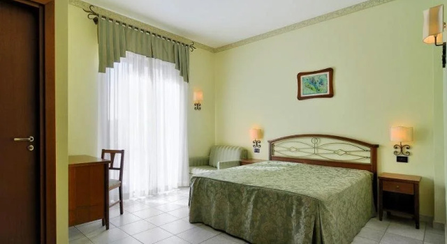 Hotel Pozzo Cavo, Забронировать Отель Отели Сан-Джованни-Ротондо с парковкой, Парковка