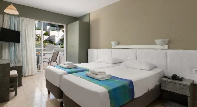 Двухместный номер Standard с балконом и с видом на сад Lito Hotel