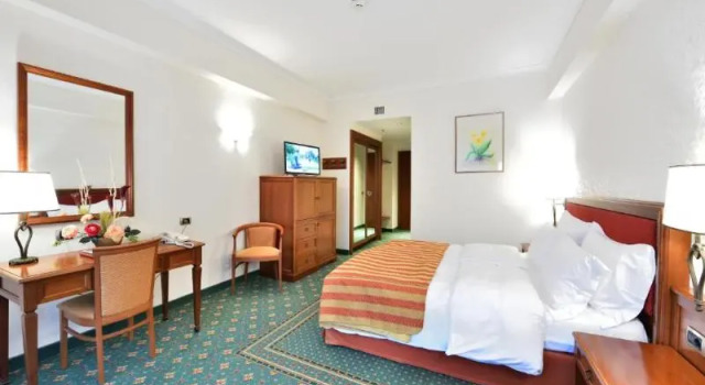 Двухместный номер Standard с балконом Lux Garden Hotel