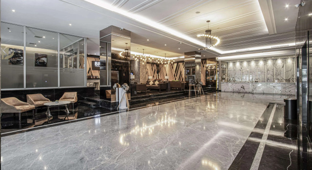 Golden Tulip Essential Makassar, Rezervovat Hotel Hotely v Sulawesi se snídaní, Snídaně